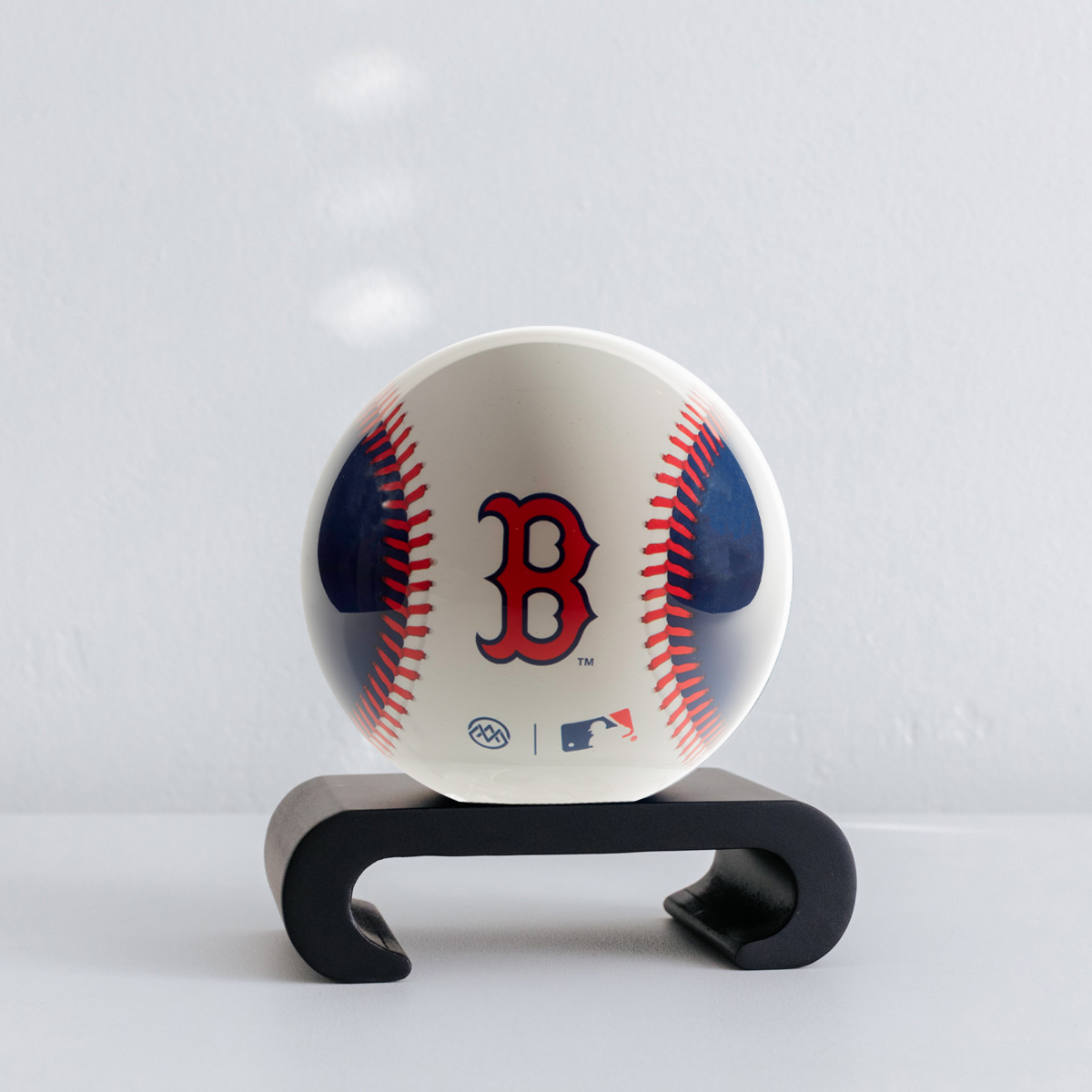 MLB® CUBS™ GLOBE ( Region Limit) | Hidden magnets provide movement - movaglobes.store