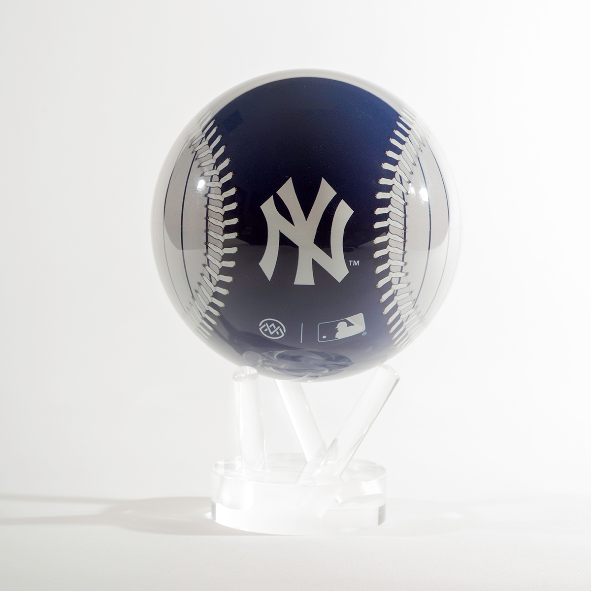 MLB® YANKEES™ GLOBE (Region Limit) | Turns using ambient light - movaglobes.store