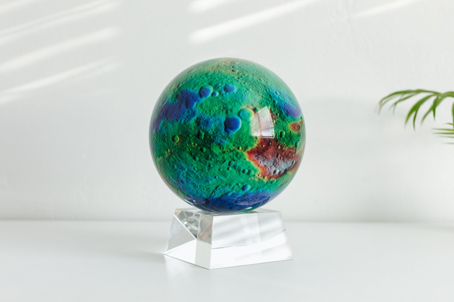 VESTA ASTEROID GLOBE | Turns using ambient light - MOVA UK