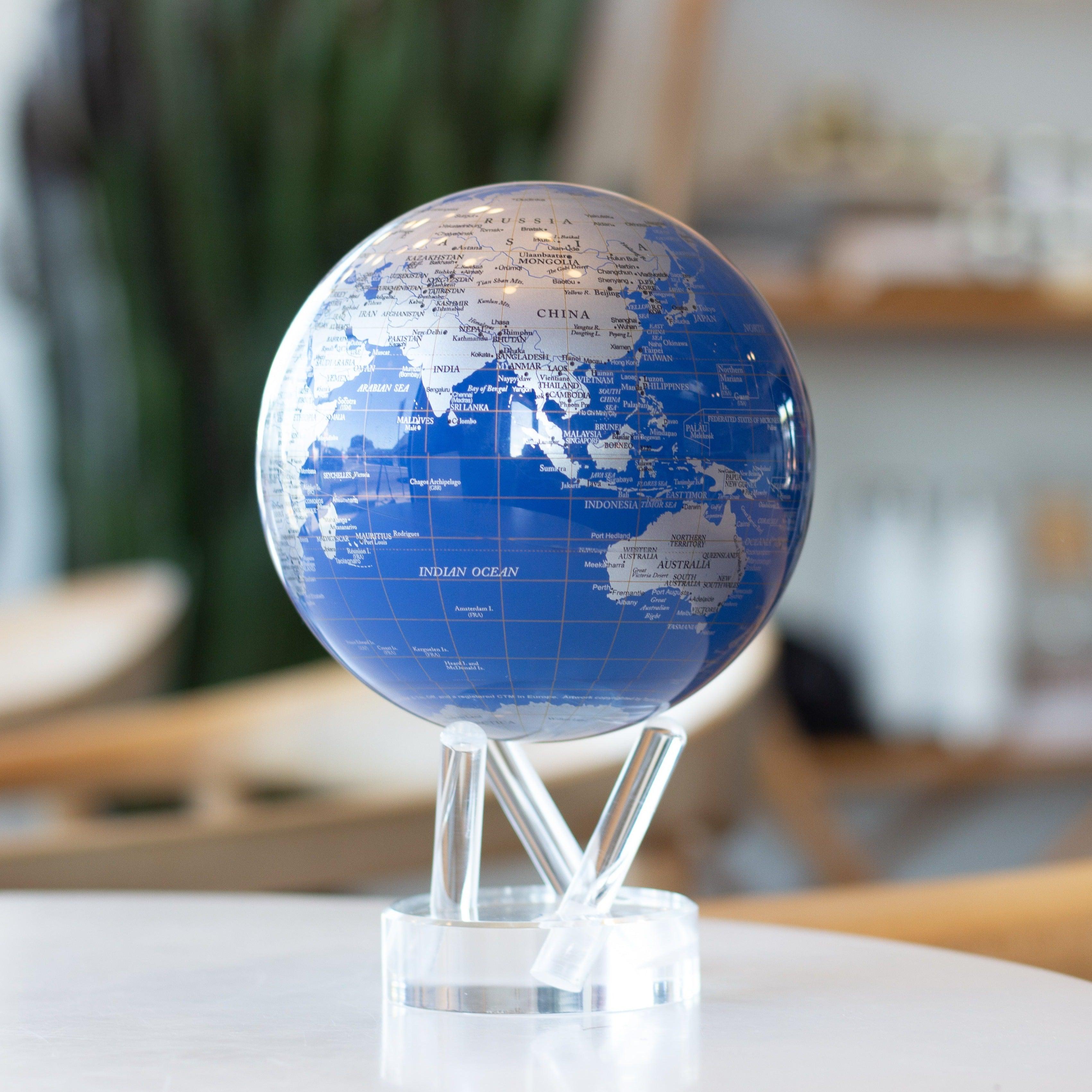 BLUE AND SILVER GLOBE | Turns using ambient light - MOVA UK