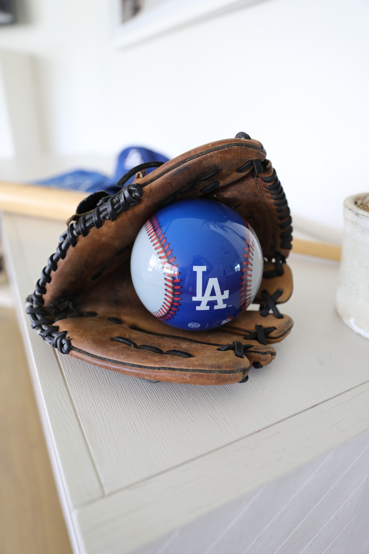 MLB® DODGERS™ GLOBE (Region Limit) | Turns using ambient light - movaglobes.store