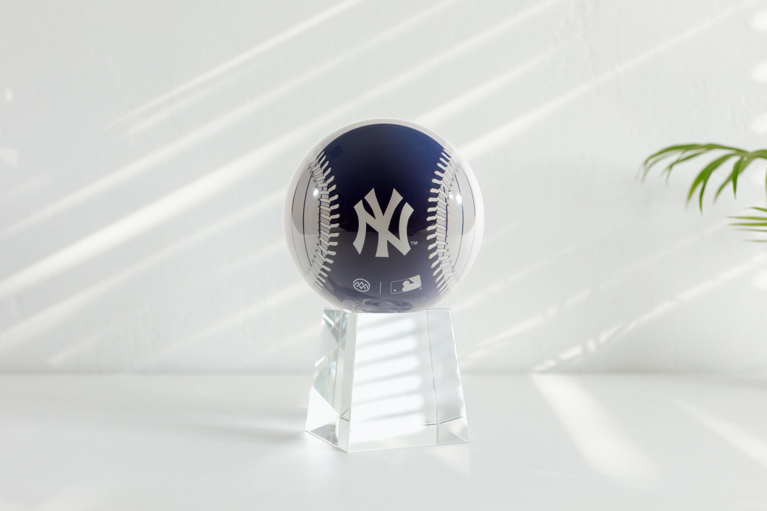 MLB® YANKEES™ GLOBE (Region Limit) - movaglobes.store