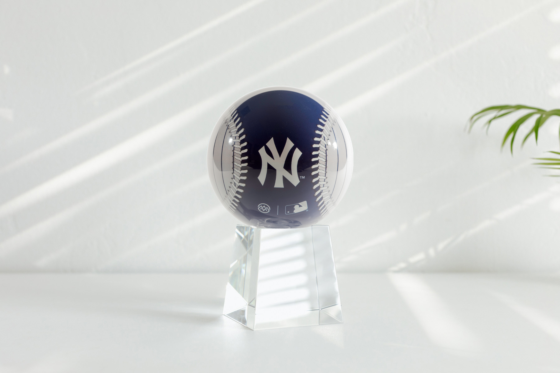 MLB® YANKEES™ GLOBE (Region Limit) - movaglobes.store