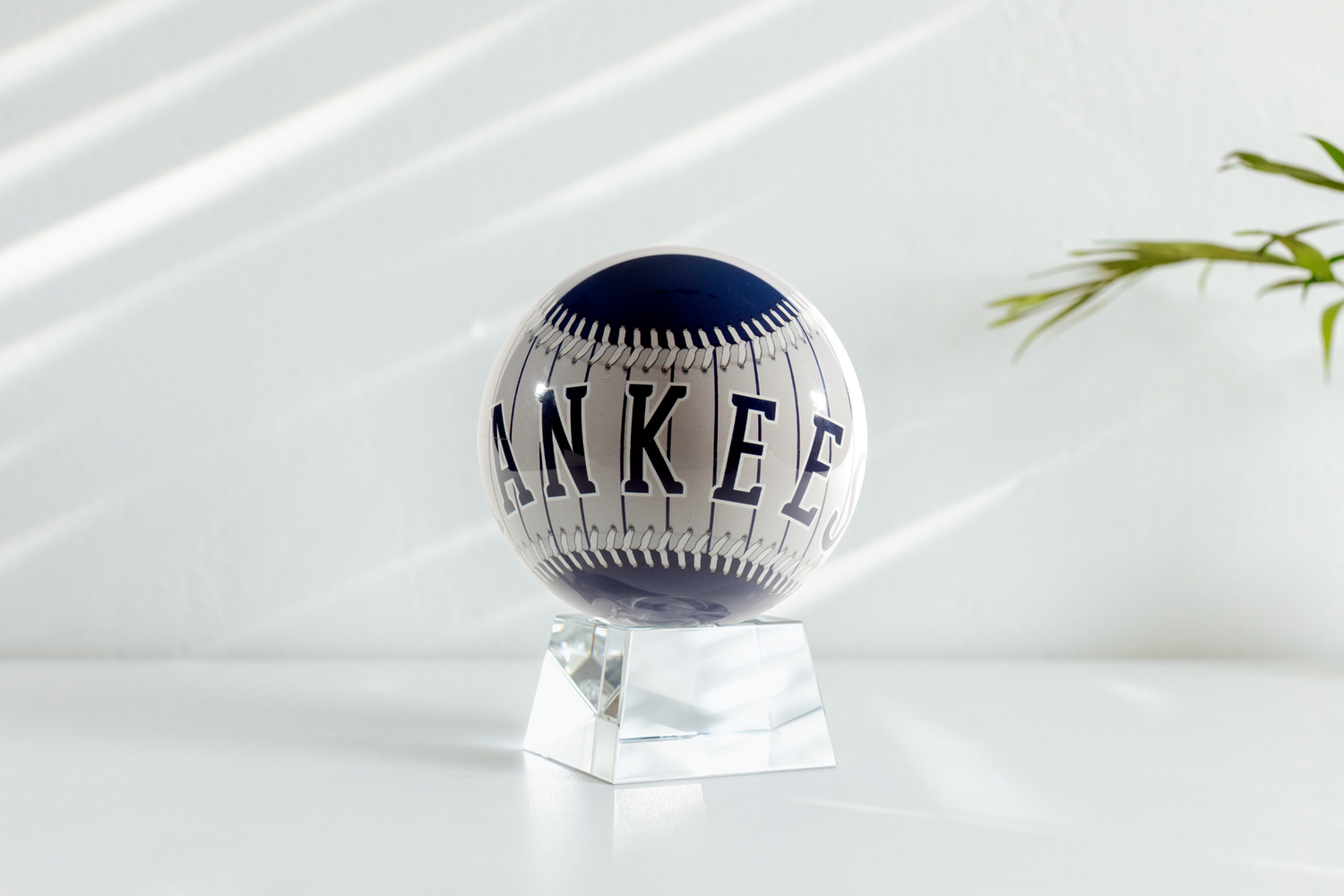 MLB® YANKEES™ GLOBE (Region Limit) - movaglobes.store