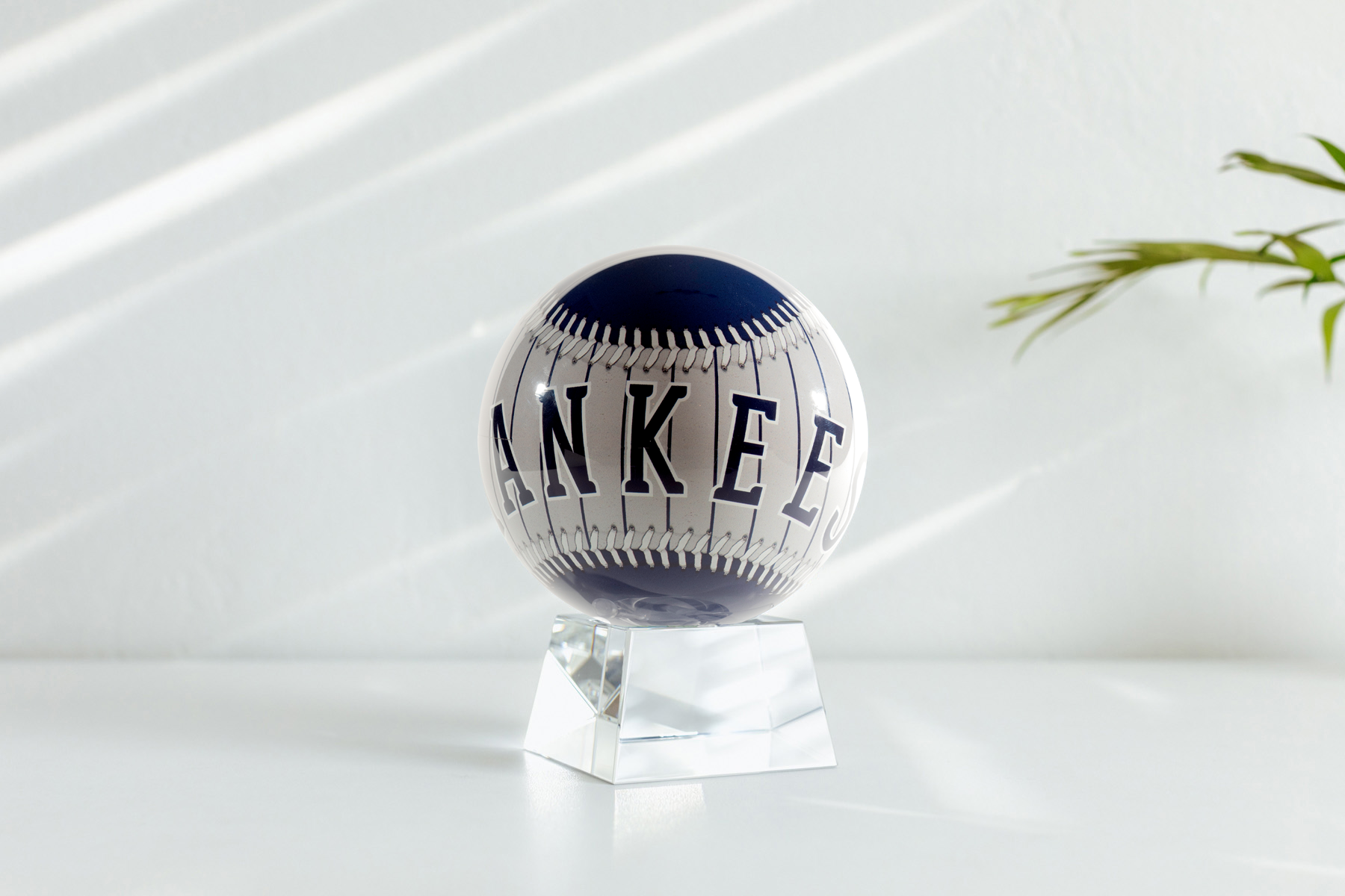 MLB® YANKEES™ GLOBE (Region Limit) - movaglobes.store