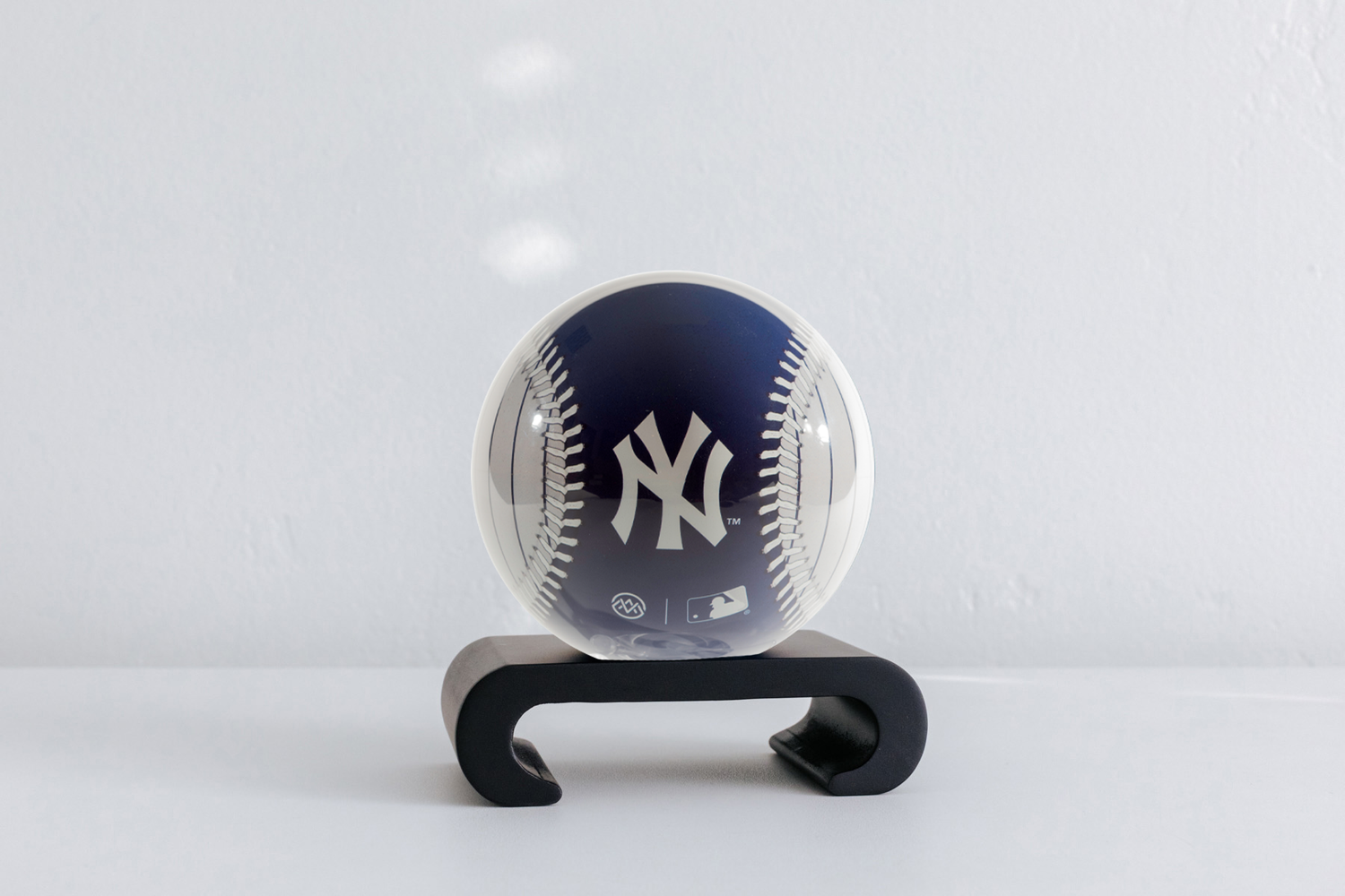 MLB® YANKEES™ GLOBE (Region Limit) | Perfect for Yankees™ fans - movaglobes.store