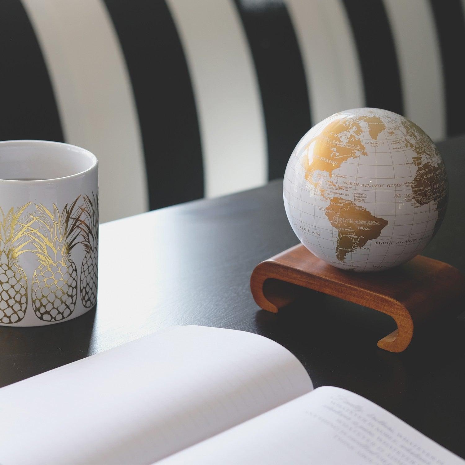 WHITE AND GOLD GLOBE - MOVA UK