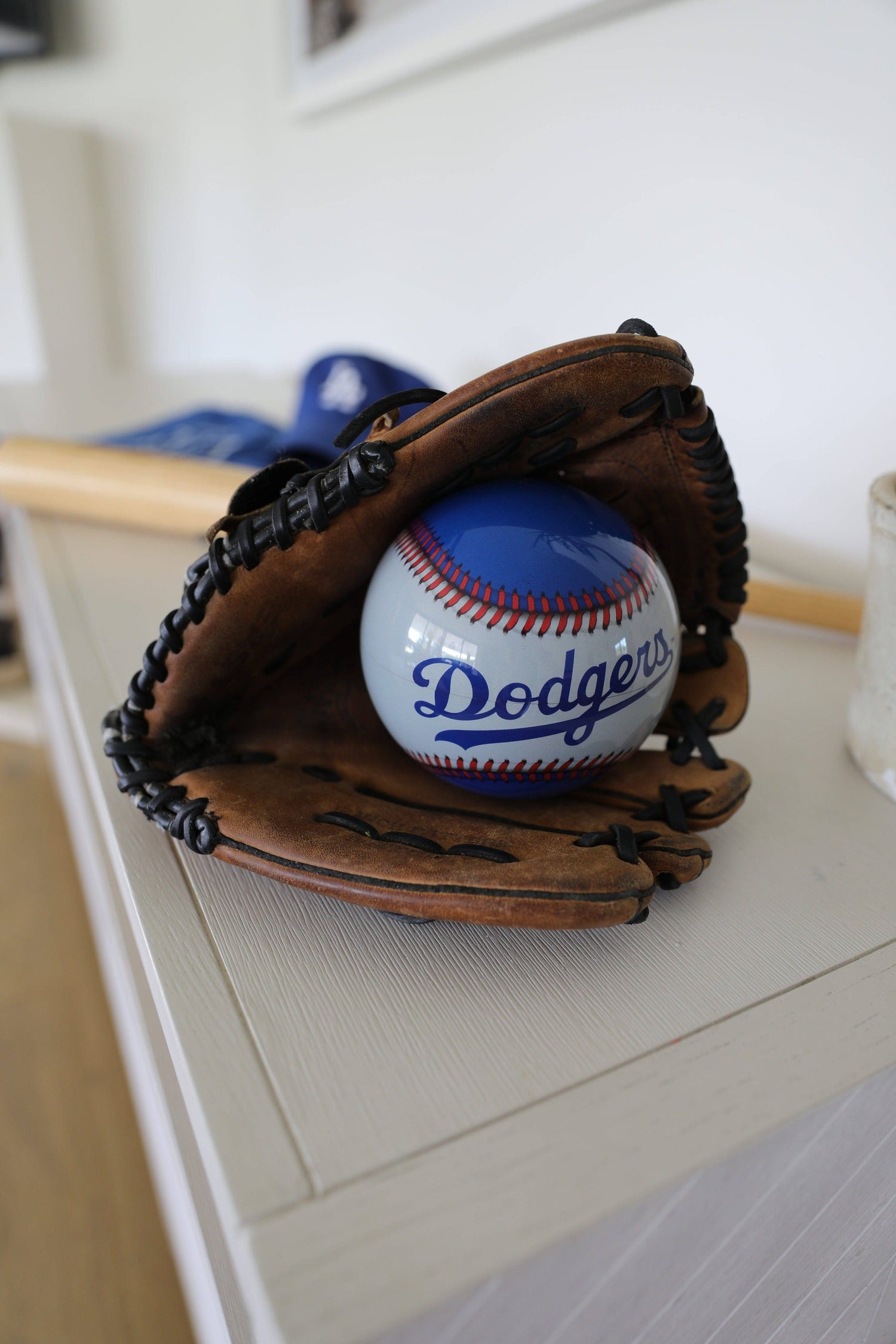 MLB® DODGERS™ GLOBE (Region Limit) | Hidden magnets provide movement - movaglobes.store